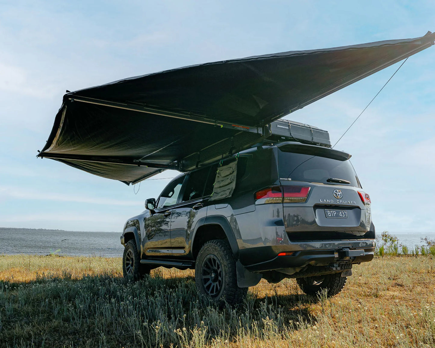 Ironman 4x4 DeltaWing 180° Awning